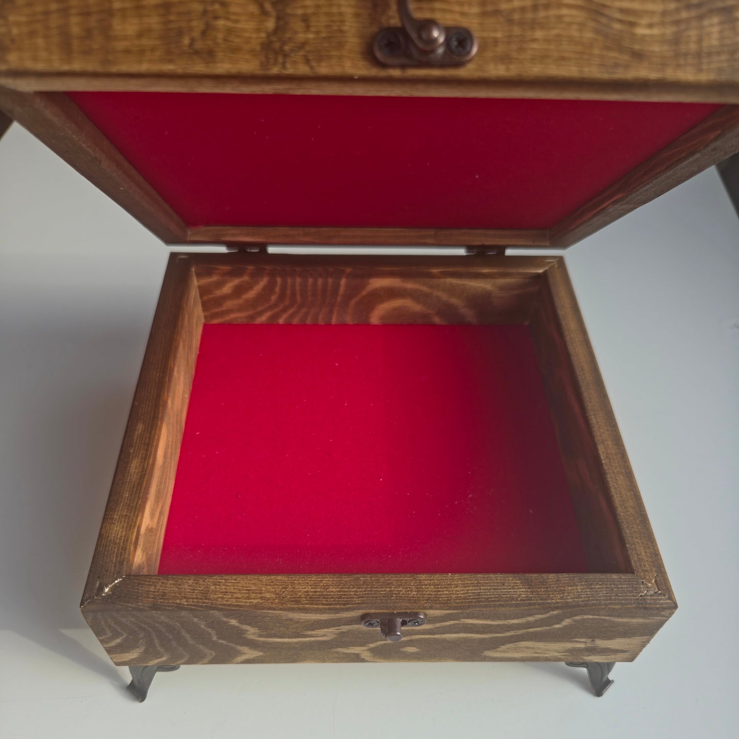 El Yapımı Çini Takı Kutusu – 15 × 15 cm